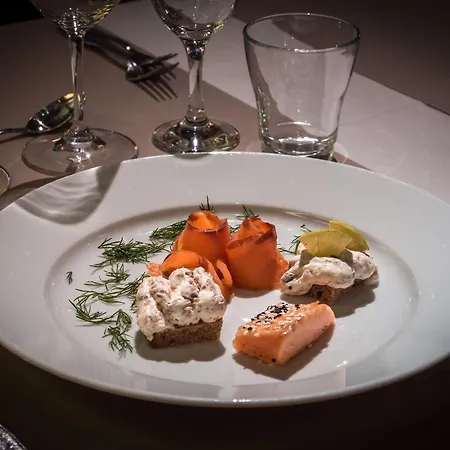 호텔 펠 센터 킬로파 호텔리 닐란파 사리셀카